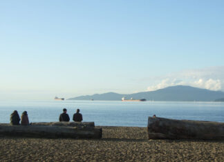 バンクーバーの7つのビーチで9月まで飲酒が可能に バンクーバー市キツラノビーチ。File Photo by Japan Canada Today