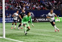 ホワイトキャップス首位攻防に敗れる 高丘MLSオールスター出場決定 ゴール前で構えるGK高丘。サンディエゴFC戦。2025年6月25日、BCプレース。Photo by Koichi Saito/Japan Canada Today