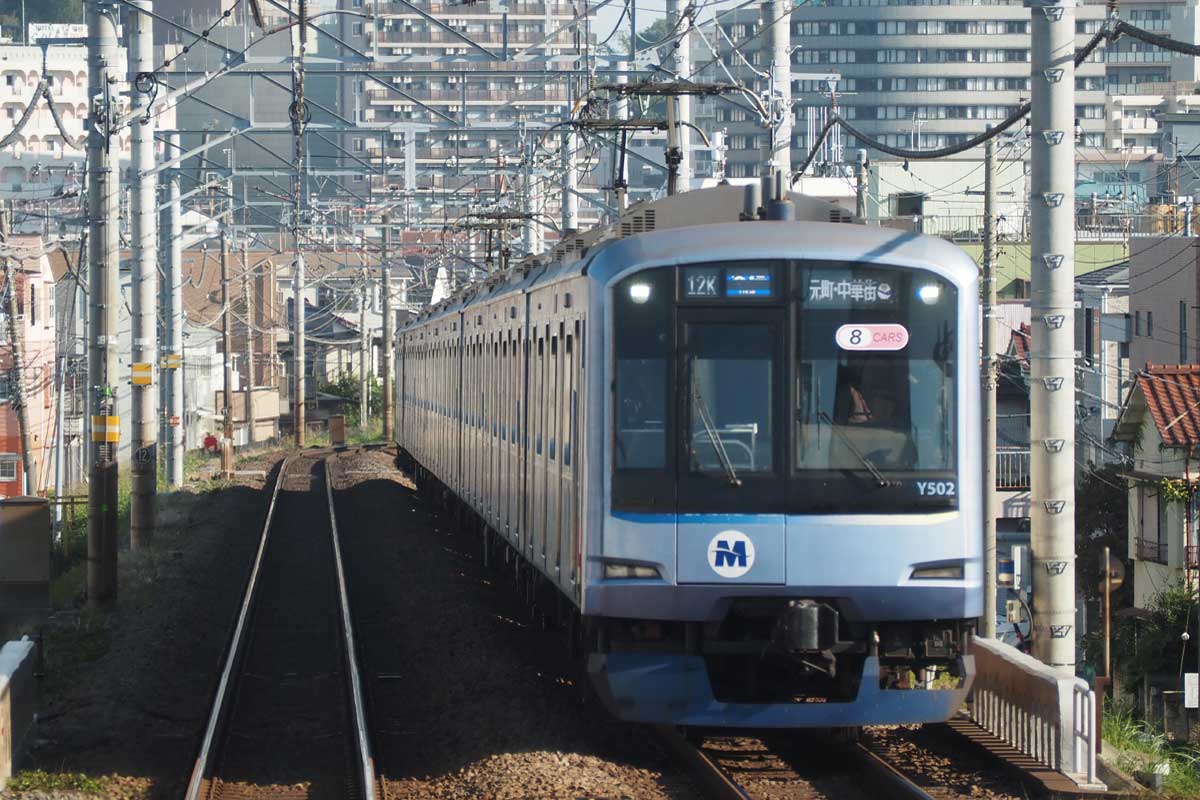 東急電鉄東横線を走る横浜高速鉄道Y500系(大塚圭一郎撮影)