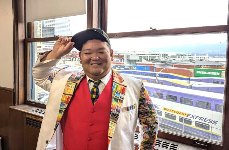 「ひょうたんアートで『新世界』を開く」ひょうたんアーティストあらぽんさん、バンクーバーでワークショップ カナダを訪れるのは初めてというあらぽんさん。バンクーバー市内で。2024年11月26日。撮影 日加トゥデイ