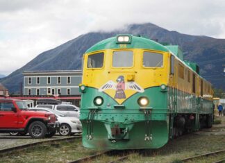 「カナダ“乗り鉄”の旅」第26回 ゴールラッシュ時代を追体験できる列車、金に代わる「夢」の行方は… カナダ西部ユーコン準州カークロスを走るホワイト・パス・アンド・ユーコン・ルートの観光列車(大塚圭一郎撮影)