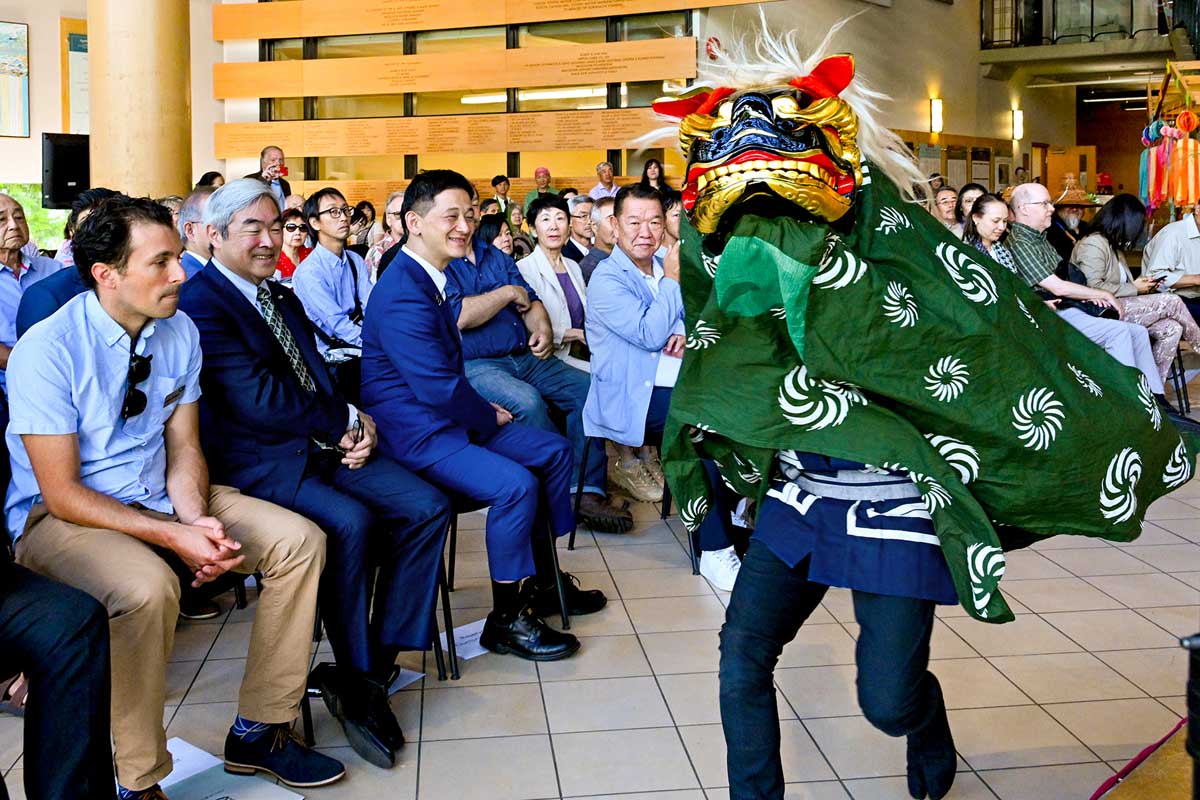 式典で披露された楽一による獅子舞。2025年7月13日、バーナビー市。撮影　斉藤光一