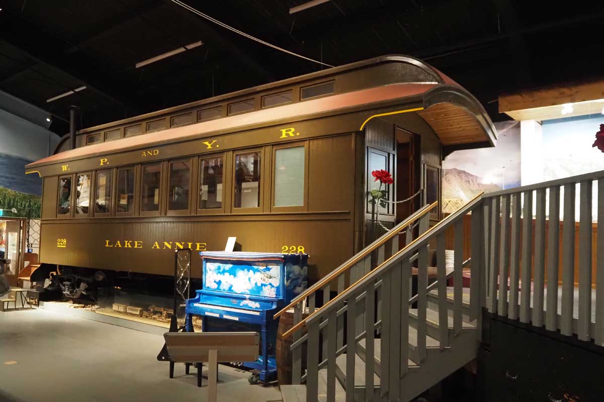 ユーコン交通博物館に展示したホワイト・パス・アンド・ユーコン・ルートの元客車（大塚圭一郎撮影）