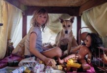 “Don’t Let’s Go to the Dogs Tonight” 植民地時代に生きる少女 写真: 2015 Sony Picftures Classics