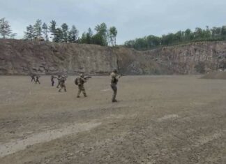 ケベック州で武装組織の結成・土地の略奪を企てたカナダ軍兵士含む4人を逮捕 容疑者らが参加していた軍隊式のトレーニングの様子。写真:RCMPウェブサイトから