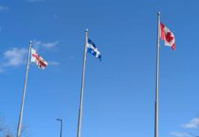 モントリオールとその近郊の秋のイベント情報 モントリオール市役所前。2025年4月4日、モントリオール市。撮影 日加トゥデイ