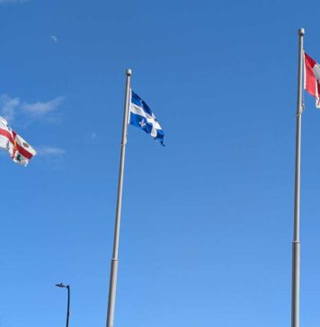 モントリオールとその近郊の秋のイベント情報 モントリオール市役所前。2025年4月4日、モントリオール市。撮影 日加トゥデイ