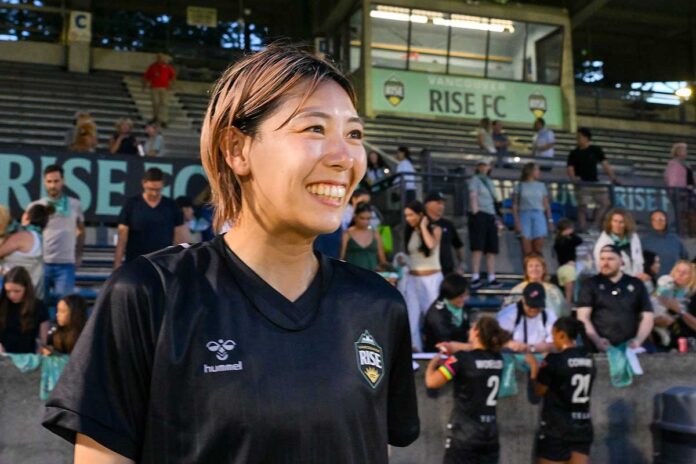 試合後のインタビューに応じる岡本。2025年7月24日、バーナビー市。Photo by Koichi Saito/Japan Canada Today