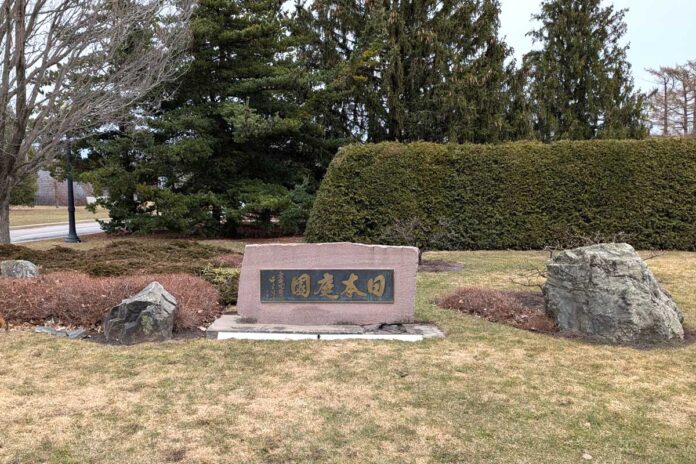 ケベック州モントリオール植物園日本庭園前。2025年4月5日、モントリオール市。撮影　日加トゥデイ