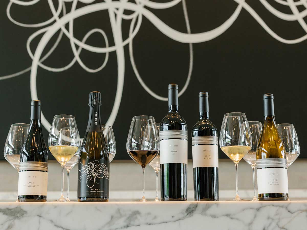 スパークリングワインやアイスワインを含む幅広い種類の少量生産ワインを作っている。写真提供：Stratus Vineyards