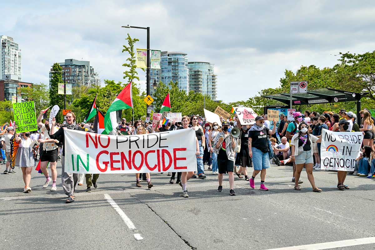 パレスチナを支持する団体によるデモで行進が遅れる事態も...。2025年8月3日、バンクーバー市。Photo by Koichi Saito