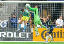 GK高丘今季12回目の無失点試合、ミュラーは誕生日にハットトリックでホワイトキャップス圧勝 ネット前の混戦で好セーブのGK高丘。フィラデルフィア・ユニオン戦。2025年9月13日、BCプレース。Photo by Koichi Saito/Japan Canada Today