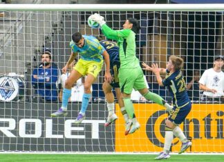 GK高丘今季12回目の無失点試合、ミュラーは誕生日にハットトリックでホワイトキャップス圧勝 ネット前の混戦で好セーブのGK高丘。フィラデルフィア・ユニオン戦。2025年9月13日、BCプレース。Photo by Koichi Saito/Japan Canada Today