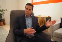 トランプ関税懸念で「日本のような信頼できる貿易相手国が必要」 ランツPEI州首相インタビュー インタビューに応じるカナダ・プリンスエドワード島州のロブ・ランツ州首相(大阪市で大塚圭一郎撮影)