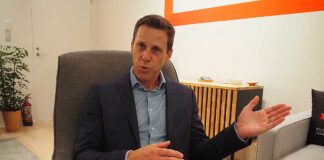 トランプ関税懸念で「日本のような信頼できる貿易相手国が必要」 ランツPEI州首相インタビュー インタビューに応じるカナダ・プリンスエドワード島州のロブ・ランツ州首相(大阪市で大塚圭一郎撮影)