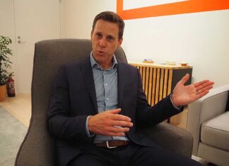 トランプ関税懸念で「日本のような信頼できる貿易相手国が必要」 ランツPEI州首相インタビュー インタビューに応じるカナダ・プリンスエドワード島州のロブ・ランツ州首相(大阪市で大塚圭一郎撮影)