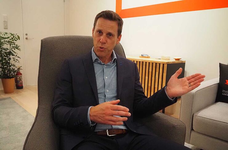 トランプ関税懸念で「日本のような信頼できる貿易相手国が必要」 ランツPEI州首相インタビュー インタビューに応じるカナダ・プリンスエドワード島州のロブ・ランツ州首相(大阪市で大塚圭一郎撮影)