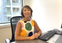 変わるカナダの移民政策とビザ厳格化、今求められる準備 Visa JP Canada Immigration Consulting Inc.の白石有紀さん。2025年9月、バンクーバー市内の事務所で。撮影 田上麻里亜/日加トゥデイ