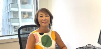 変わるカナダの移民政策とビザ厳格化、今求められる準備 Visa JP Canada Immigration Consulting Inc.の白石有紀さん。2025年9月、バンクーバー市内の事務所で。撮影 田上麻里亜/日加トゥデイ