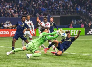 高丘好セーブ光るも、ホワイトキャップス最終戦飾れず西2位でプレーオフへ 混戦で好セーブが光るGK高丘。FCダラス戦。2025年10月18日、BCプレース。Photo by Saito Koichi/Japan Canada Today