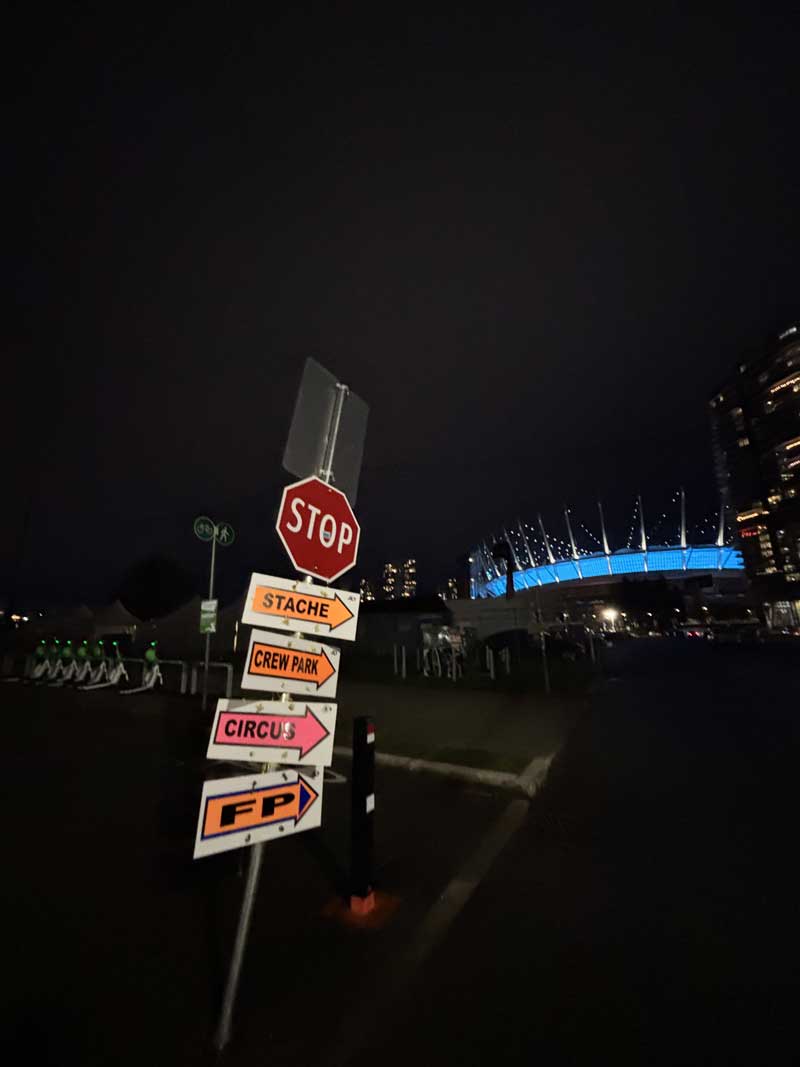 「バンクーバーでよく見かけるフィルム撮影の看板」 コナともこ