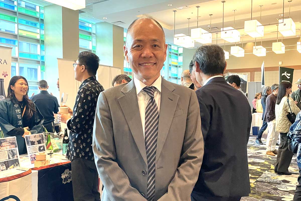 日本文化の発信を通じて、日本酒だけではなく飲食業界全体を盛り上げたいと意気込む、SABC代表の小西隆之さん。2025年10月9日、バンクーバー市。撮影　田上麻里亜／日加トゥデイ
