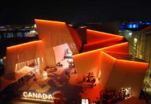 「赤毛のアン」の島、州首相が日本への輸出拡大を目指して豊かな食品PR トランプ米大統領復帰で「貿易不透明」の中で 2025年大阪・関西万博のカナダ館の赤くライトアップされた様子(大塚圭一郎撮影)