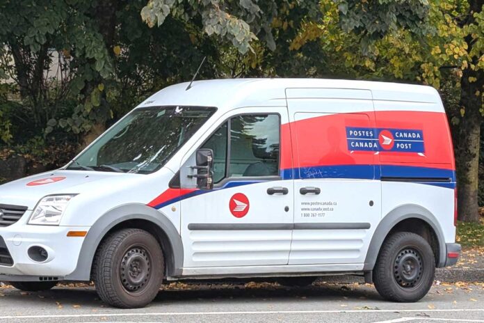 Canada-Post_2025-10 カナダポストの配達車。2025年10月。撮影 日加トゥデイ