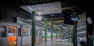 バンクーバーで活躍した初代スカイトレイン車両が映画界で再デビュー セットの中で使われているMark-I。Photo by Translink