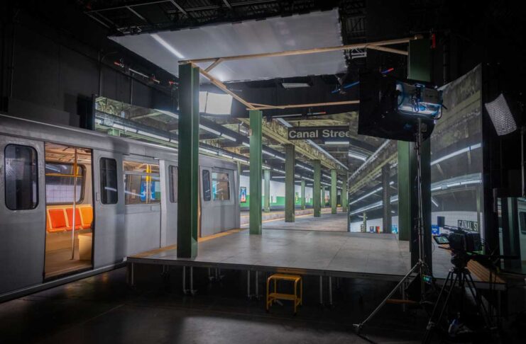 バンクーバーで活躍した初代スカイトレイン車両が映画界で再デビュー セットの中で使われているMark-I。Photo by Translink