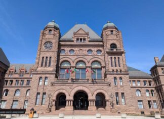 トランプ大統領がオンタリオ州の広告を非難、関税交渉中止へ オンタリオ州議事堂。撮影 日加トゥデイ