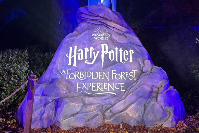 2_Harry-Potter-Forbidden-Forest-Experience_205-11 「禁じられた森の体験」入り口。2025年11月6日、バンクーバー市スタンレーパーク。Photo by Lala