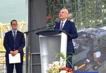 もう一つの8月9日〜グレイ大尉と女川と北極と 命名式でスピーチする山野内大使。2025年8月9日、ノバスコシア州ハリファックス。写真 在カナダ日本国大使館