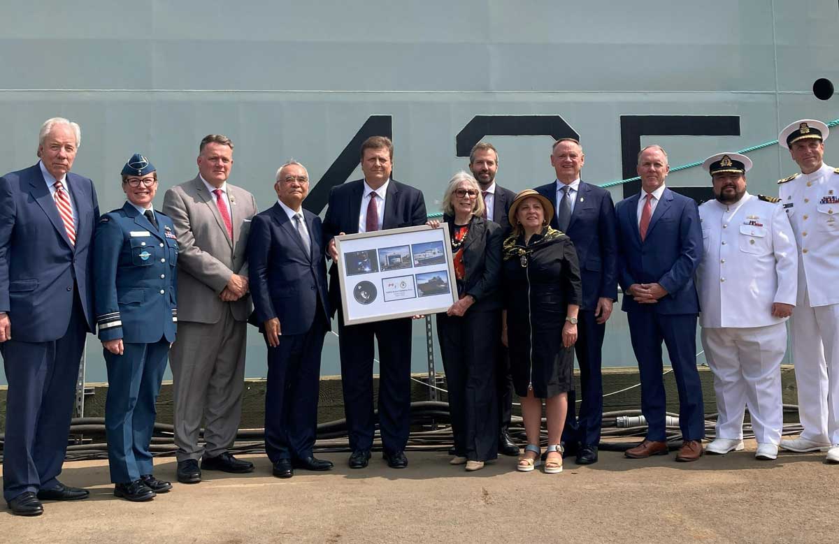 命名式での集合写真。2025年8月9日、ノバスコシア州ハリファックス。写真 在カナダ日本国大使館