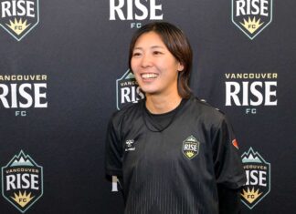 岡本フル出場バンクーバー・ライズ、NSLプレーオフ初戦勝利 試合後のインタビューで。オタワ・ラピッド戦。2025年11月4日、スワンガードスタジアム(バーナビー市)。Photo by Koichi Saito