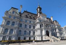 新モントリオール市長に南米出身のマルチネス・フェラダ氏 ケベック州モントリオール市庁舎。2025年4月4日、モントリオール市。撮影 日加トゥデイ