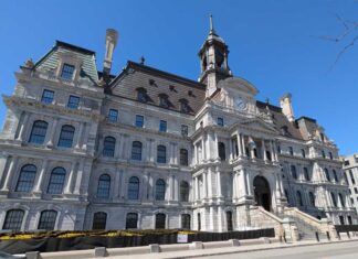 新モントリオール市長に南米出身のマルチネス・フェラダ氏 ケベック州モントリオール市庁舎。2025年4月4日、モントリオール市。撮影 日加トゥデイ