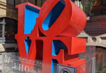 モントリオール及びその周辺など2025年末・年始のイベント情報 ケベック州モントリオールの街角で。2025年4月。撮影 日加トゥデイ