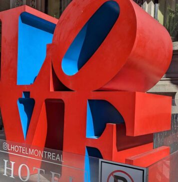 モントリオール及びその周辺など2025年末・年始のイベント情報 ケベック州モントリオールの街角で。2025年4月。撮影 日加トゥデイ