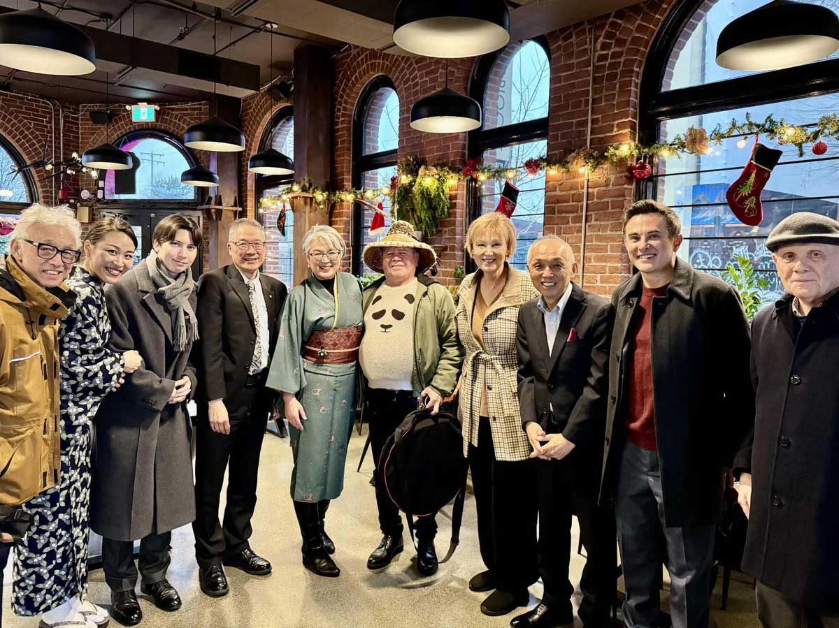 左から田尻理事、榎本さん、ウィットレッド理事、若林理事、鈴木理事、イエルトンさん、パトリシア名誉理事、サミー会長、マトソン理事、マトソン名誉理事