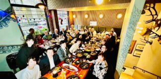 日本・カナダ商工会議所 恒例クリスマスランチョンを開催 2025年クリスマスランチョンにて ― 食事を楽しむ参加者の皆様(31名)