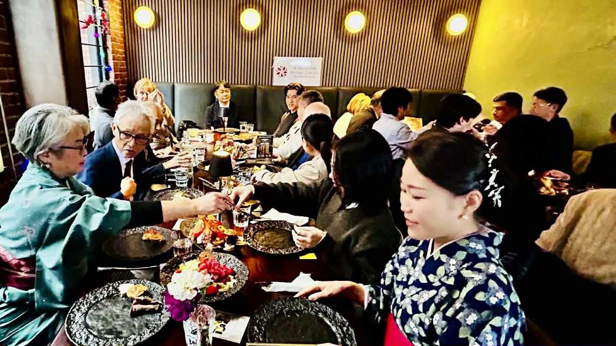 食事を囲み交流を深める参加者の皆様