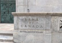 カナダ銀行金利据え置き、インフレ率安定と失業率改善で カナダ銀行入り口。2025年4月2日、オンタリオ州オタワ市。撮影 日加トゥデイ