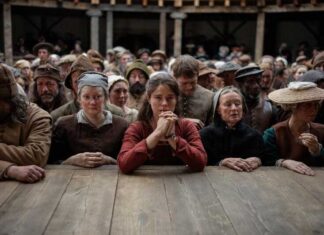 喪失と創作をめぐる静かな愛の物語『Hamnet(邦題:ハムネット)』(クロエ・ジャオ監督) Jessie Buckley stars as Agnes and Joe Alwyn as Bartholomew in director Chloé Zhao’s HAMNET Credit Agata Grzybowska / © 2025 FOCUS FEATURES LLC. ALL RIGHTS RESERVED.