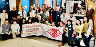 和歌山県美浜町から語り部ジュニア7名が来加、カナダ移民の歴史を英語でプレゼンテーション NPO法人 日ノ岬・アメリカ村スタッフの引率のもと来加した「和歌山語り部ジュニア」の皆さん