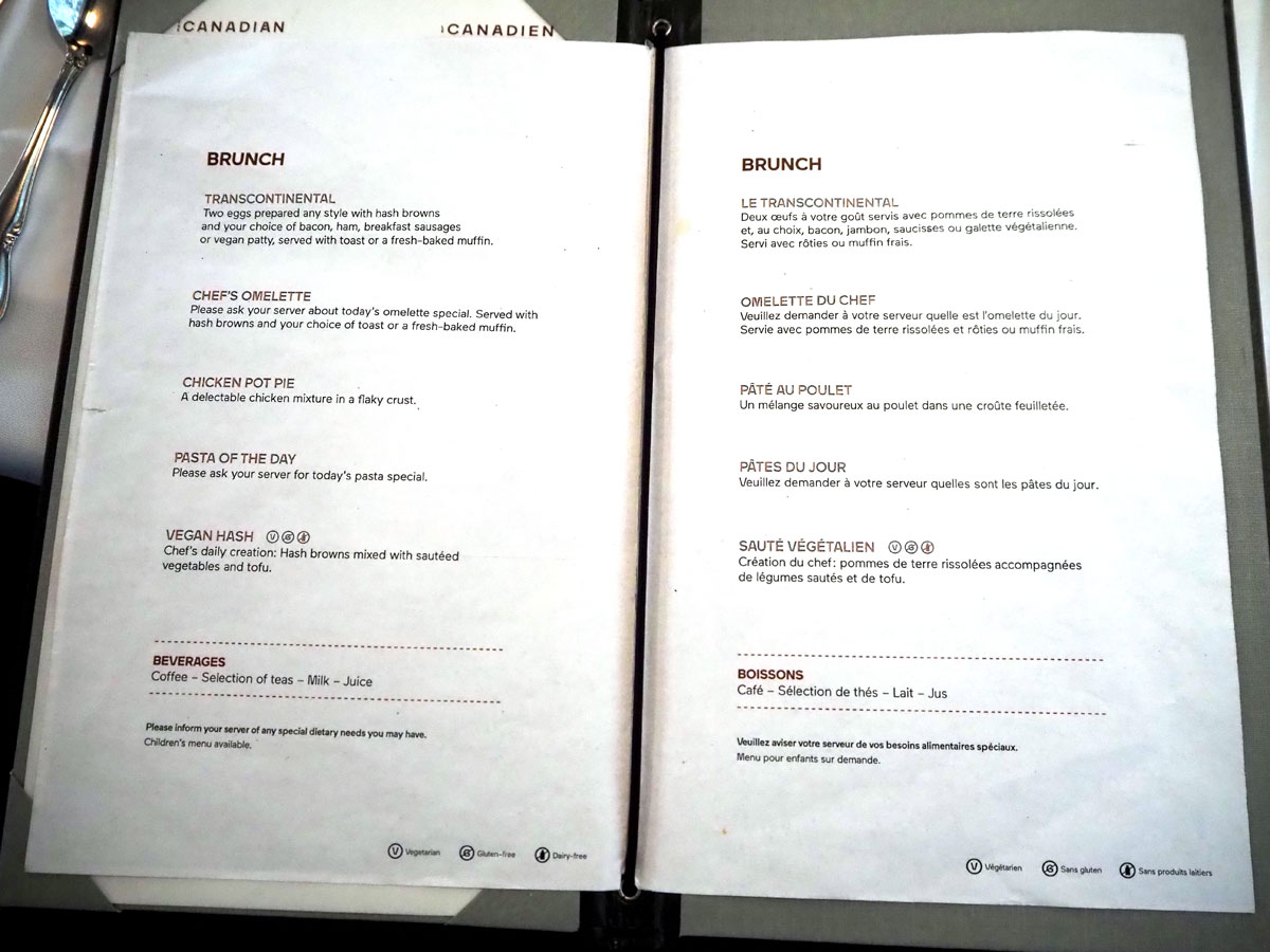 「カナディアン」に乗車した２日目の２０２４年８月１３日、食堂車に提供されたブランチのメニュー（大塚圭一郎撮影）