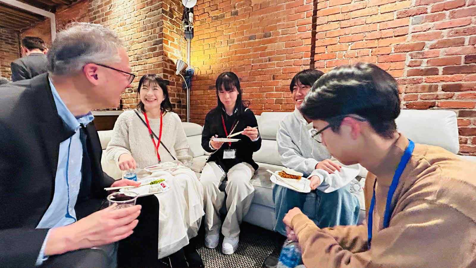 JCCOC役員と交流する語り部ジュニア