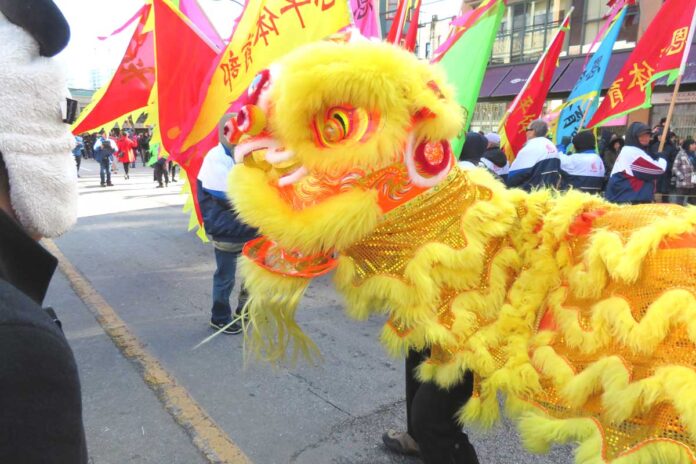 1_Annual Lunar New Year Parade-Chinatown バンクーバー市中華街で開催される春節パレード。File photo by Japan Canada Today