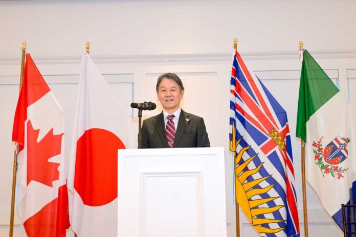 1_Emperors-birthday-Vancouver_Feb-20-2026 あいさつする髙橋総領事。「バンクーバーの桜は東京よりもすごい」と感想を語り、会場が和んだ。2026年2月20日、バンクーバー市。写真 斉藤光一