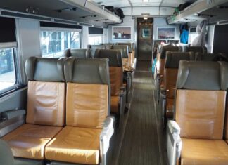 「カナダ“乗り鉄”の旅」第33回 「安いものには訳がある」、夜行列車の座席車両のリスクとは シリーズ「カナディアン」【7】 VIA鉄道カナダの夜行列車「カナディアン」のエコノミークラス(大塚圭一郎撮影)